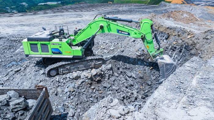 【皇冠welcome官网金?矿山开采】“重装战神”XE750GK HEV进军云南露天磷矿