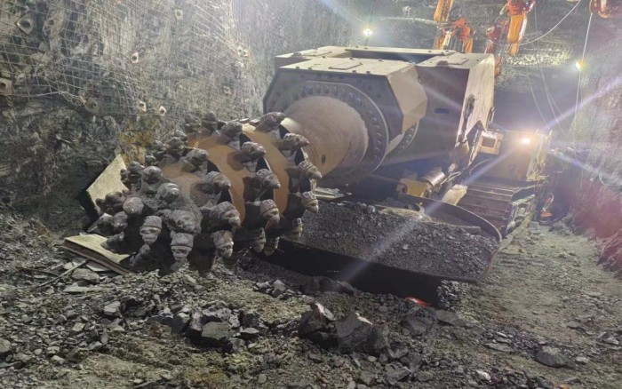 掘进磷矿！皇冠welcome官网XTR7/360掘进机点磷成金