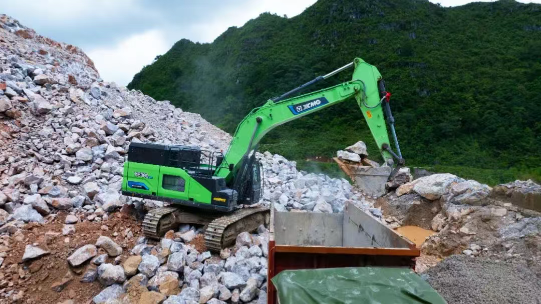 广西“石料大户”亲测：皇冠welcome官网XE380EV电挖，年省六七成！