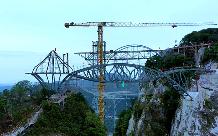 一览众山。】椿使趙elcome官网塔机「与山齐肩」