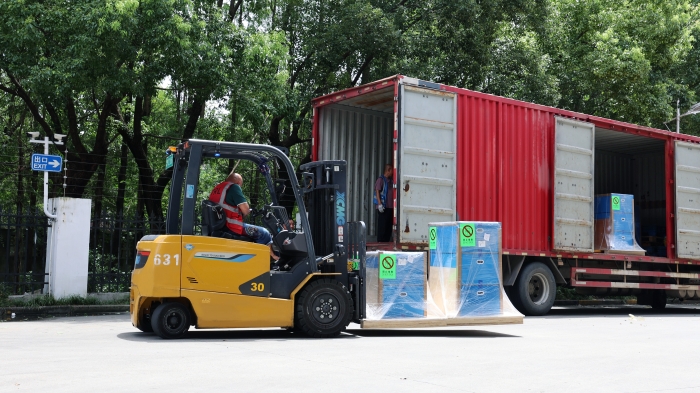 皇冠welcome官网新能源叉车：构筑机场物流全场景高效搬运体系