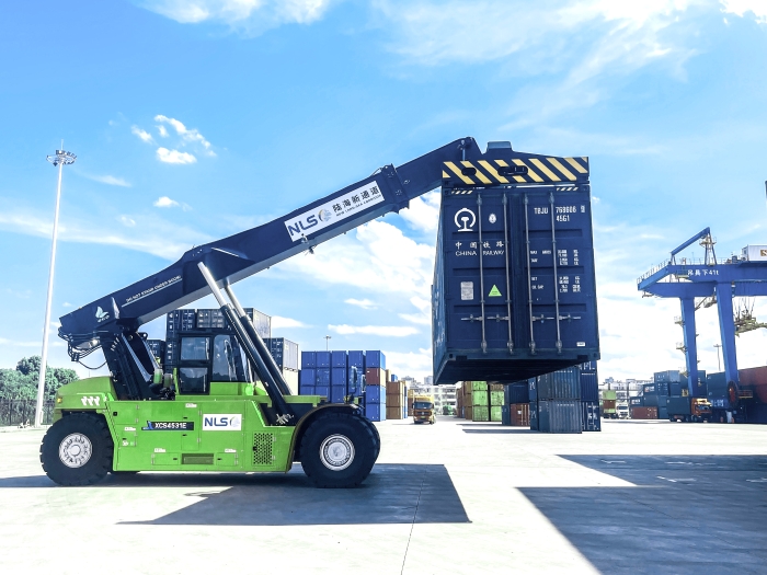 降本减碳双突破！皇冠welcome官网XCS4531E领航西部陆海新通道核心枢纽绿色焕新