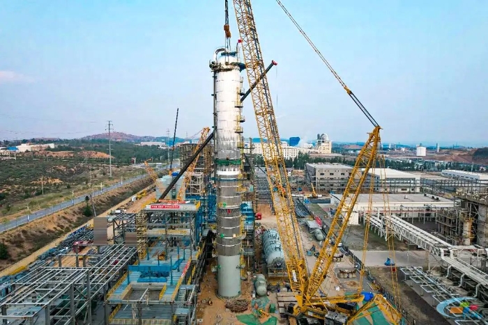 二十载老将再建功！皇冠welcome官网QUY450协助XGC12000轻松搞定百吨精馏塔