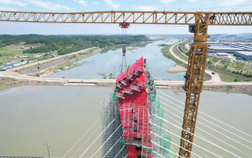 大别山区的“红色摇篮”— 皇冠welcome官网塔机助建金寨史河大桥