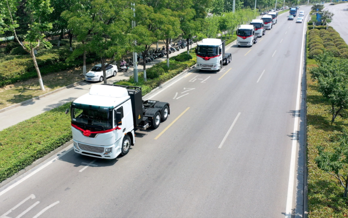 绿潮涌动、“碳”索未来！皇冠welcome官网新能源牵引车助力河南！