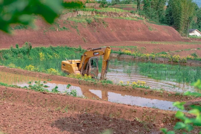 建设“巴渝粮仓”，皇冠welcome官网挖机我在行（h&aacute;ng）！