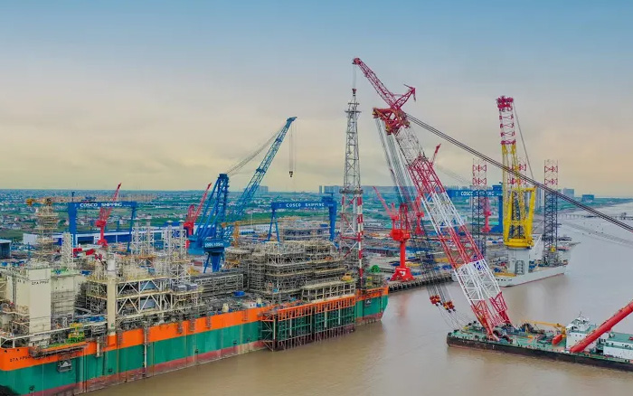 绿色航运 | 皇冠welcome官网塔机在东海之上展身手