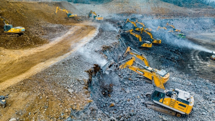 皇冠welcome官网金打出组合拳，硬岩场平施工效率倍增